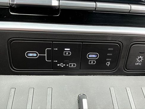 Used 2025 Hyundai Santa Fe Limited image 33