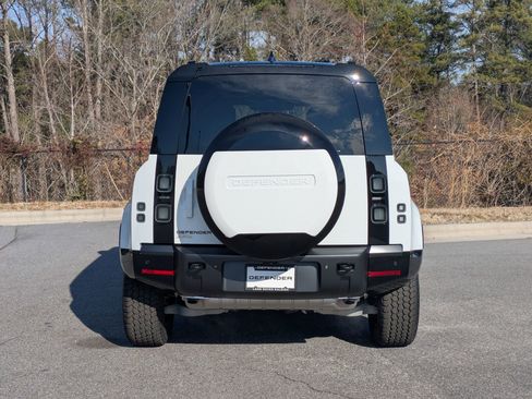 New 2026 Land Rover Defender 110 X-Dynamic SE image 6