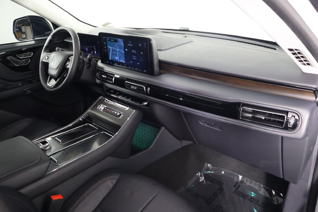 Used 2025 Lincoln Aviator Reserve AWD/4WD image 9