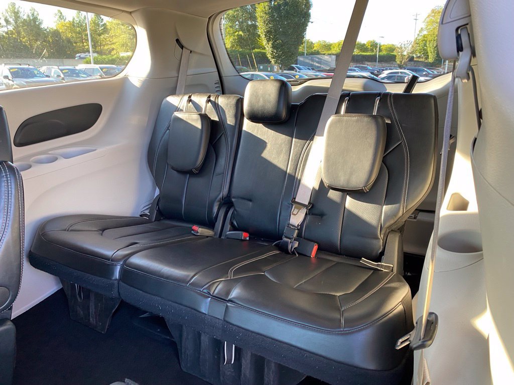 Used 2024 Chrysler Pacifica Touring-L FWD image 26