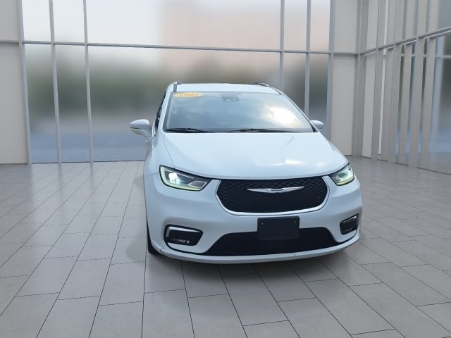 Used 2021 Chrysler Pacifica Touring-L FWD image 3