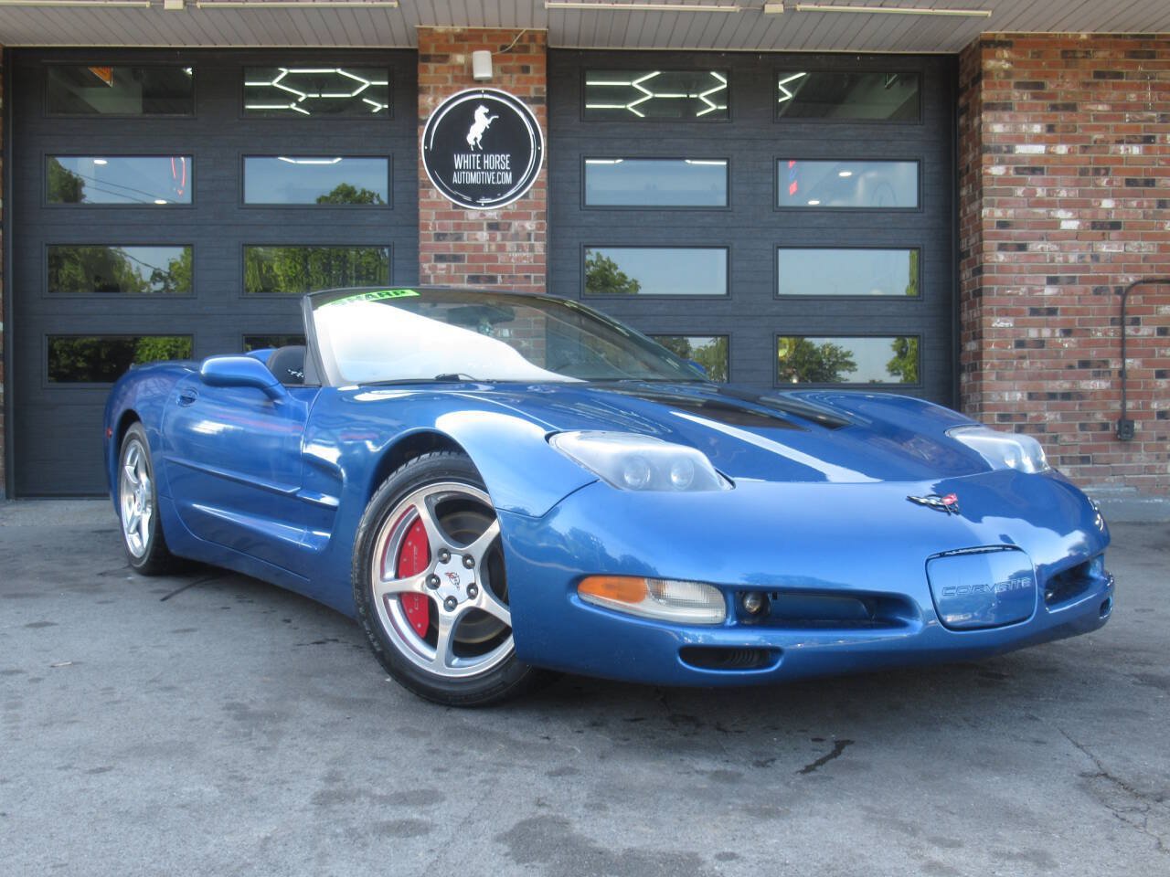 Used 2000 Chevrolet Corvette Convertible w/ Memory Pkg RWD image 2
