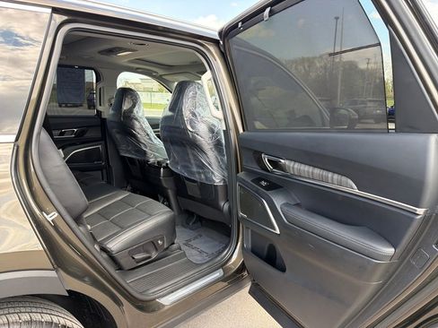 Used 2025 Kia Telluride SX image 29