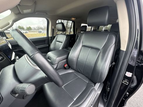 Used 2024 Ford Expedition Max XLT image 11