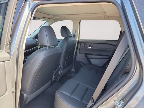 Used 2024 Nissan Rogue SL w/ SL Premium Package FWD image 9