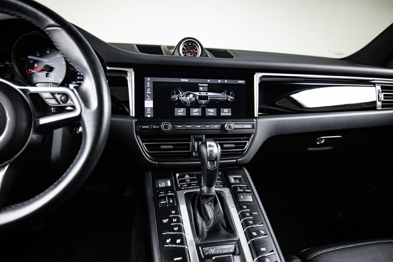 Certified 2020 Porsche Macan S AWD/4WD image 19