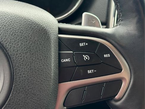 Used 2017 Jeep Grand Cherokee Altitude RWD image 19