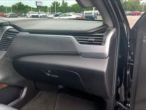 Used 2018 Chevrolet Suburban LT RWD image 26