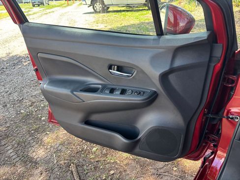 Used 2025 Nissan Versa SV FWD image 18