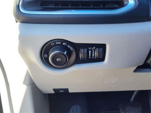 Used 2017 Chrysler Pacifica Limited image 15