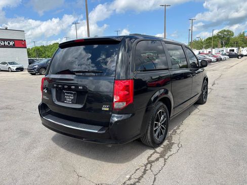 Used 2018 Dodge Grand Caravan GT FWD image 3