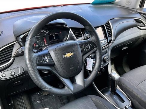 Used 2018 Chevrolet Trax LT AWD/4WD image 17