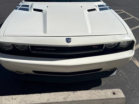 Used 2009 Dodge Challenger R/T RWD image 10