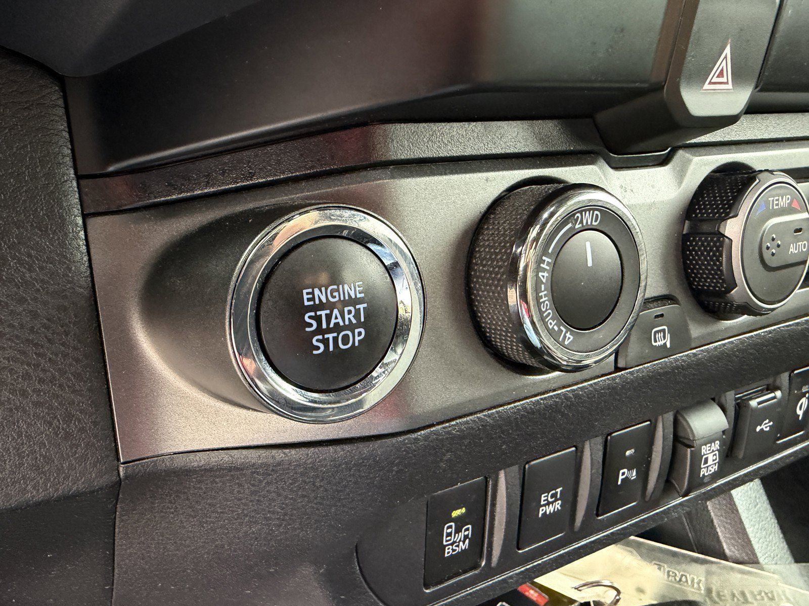 Used 2022 Toyota Tacoma TRD Sport w/ Technology Package AWD/4WD image 23