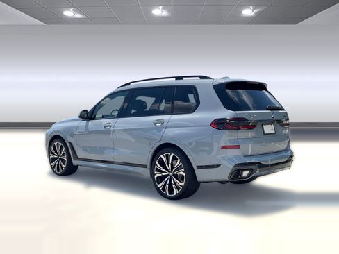 Used 2026 BMW X7 xDrive40i w/ M Sport Package image 3