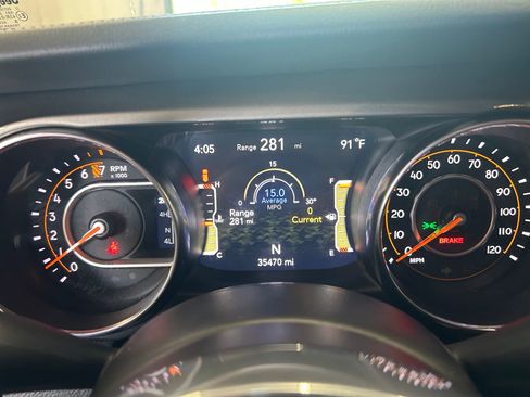 Used 2021 Jeep Wrangler Unlimited Sahara w/ Uconnect 4C Nav & Sound Group AWD/4WD image 16