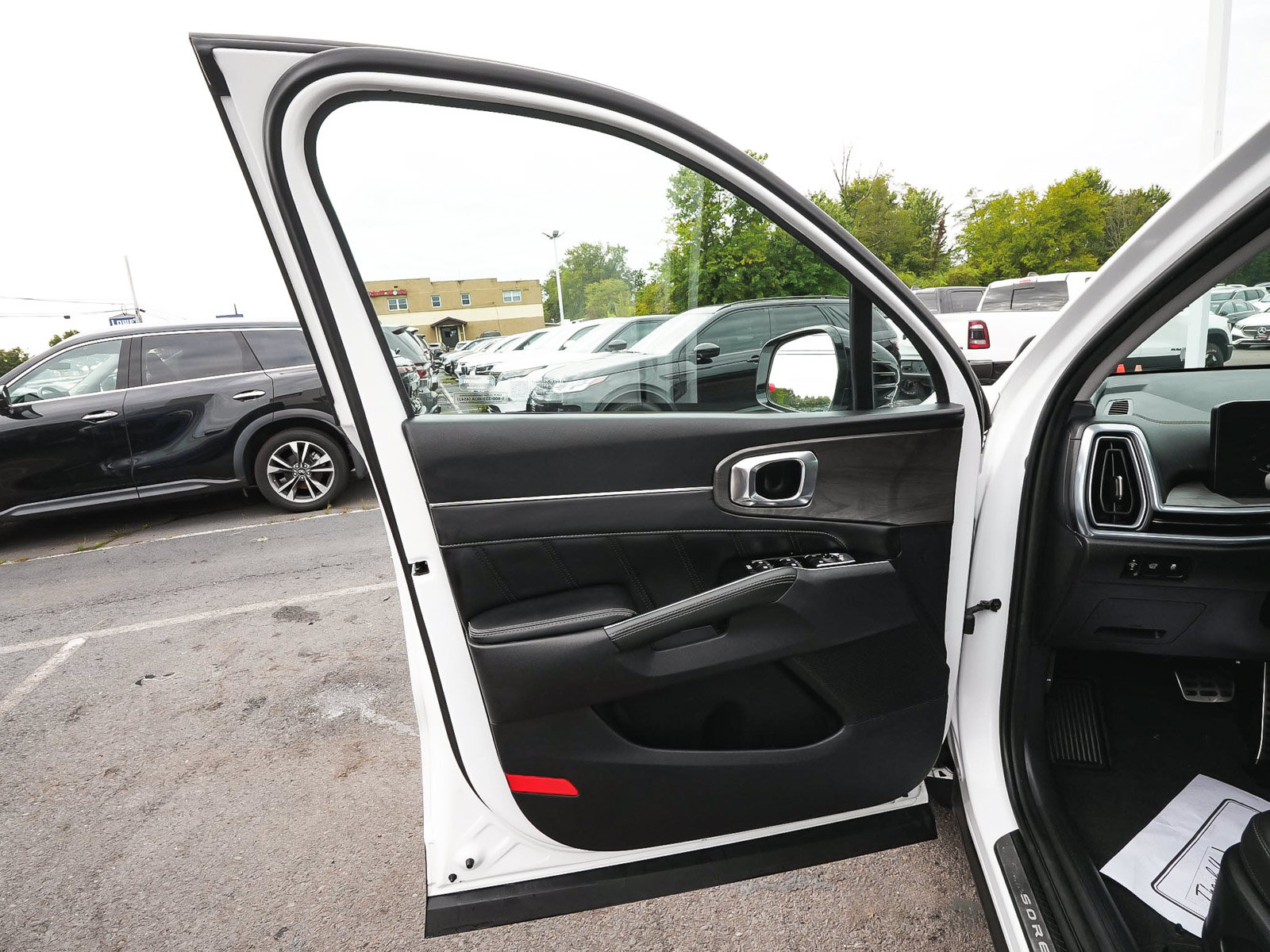 Used 2024 Kia Sorento SX AWD/4WD image 11