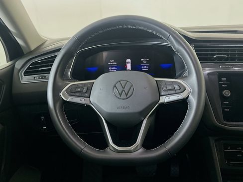 Used 2023 Volkswagen Tiguan SE FWD image 17