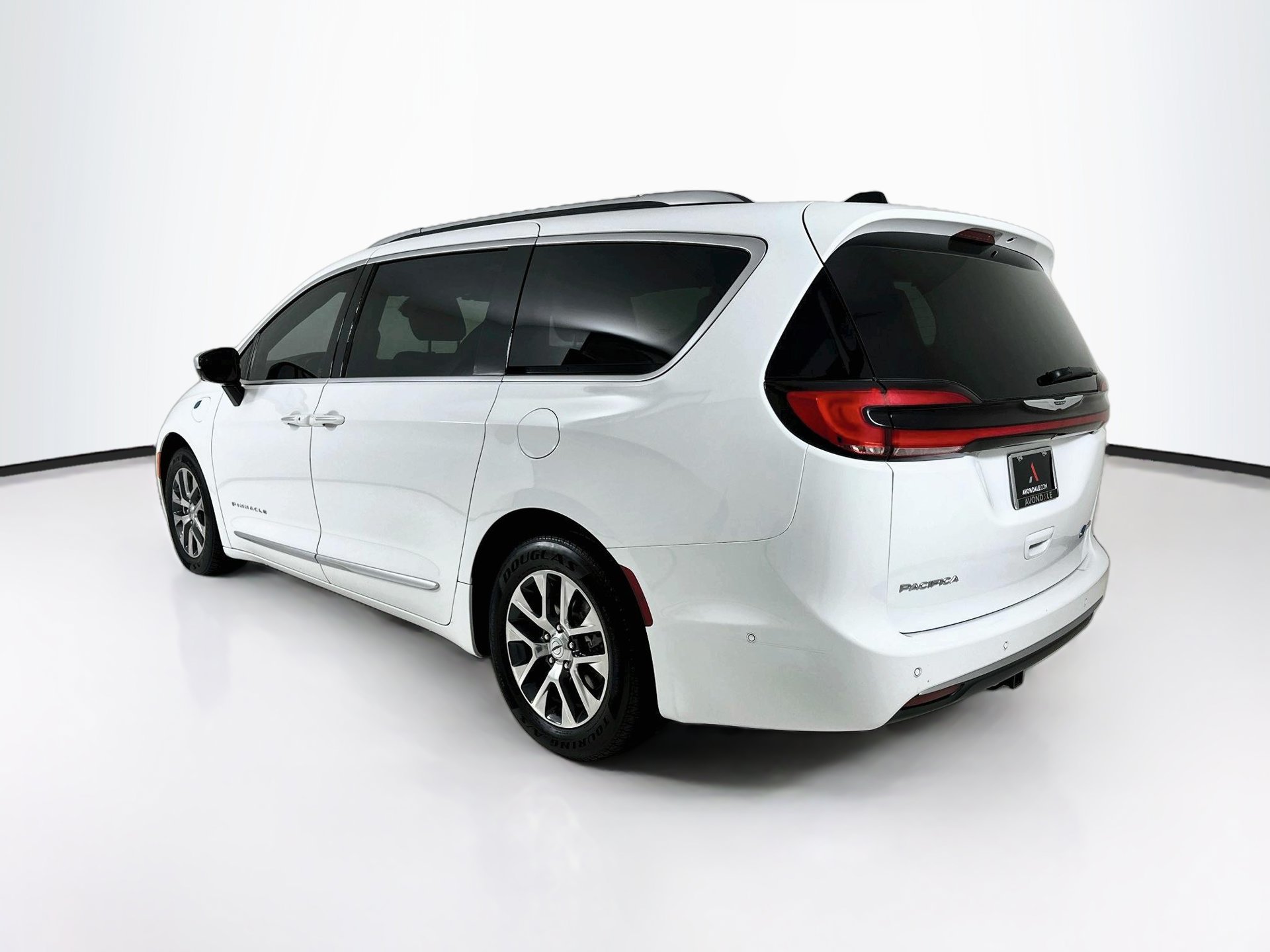 Used 2023 Chrysler Pacifica Pinnacle FWD image 6