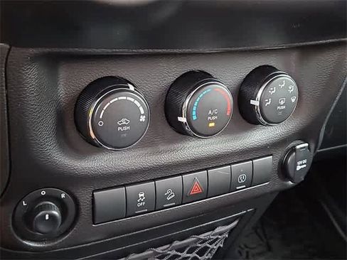 Used 2017 Jeep Wrangler Unlimited Sahara image 21