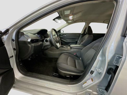 Used 2025 Nissan Altima 2.5 SV image 13