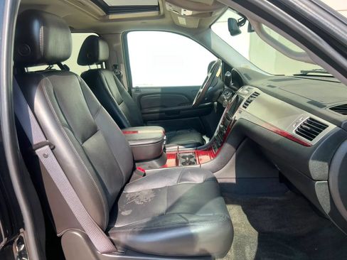 Used 2007 Cadillac Escalade EXT w/ Information Package AWD/4WD image 22
