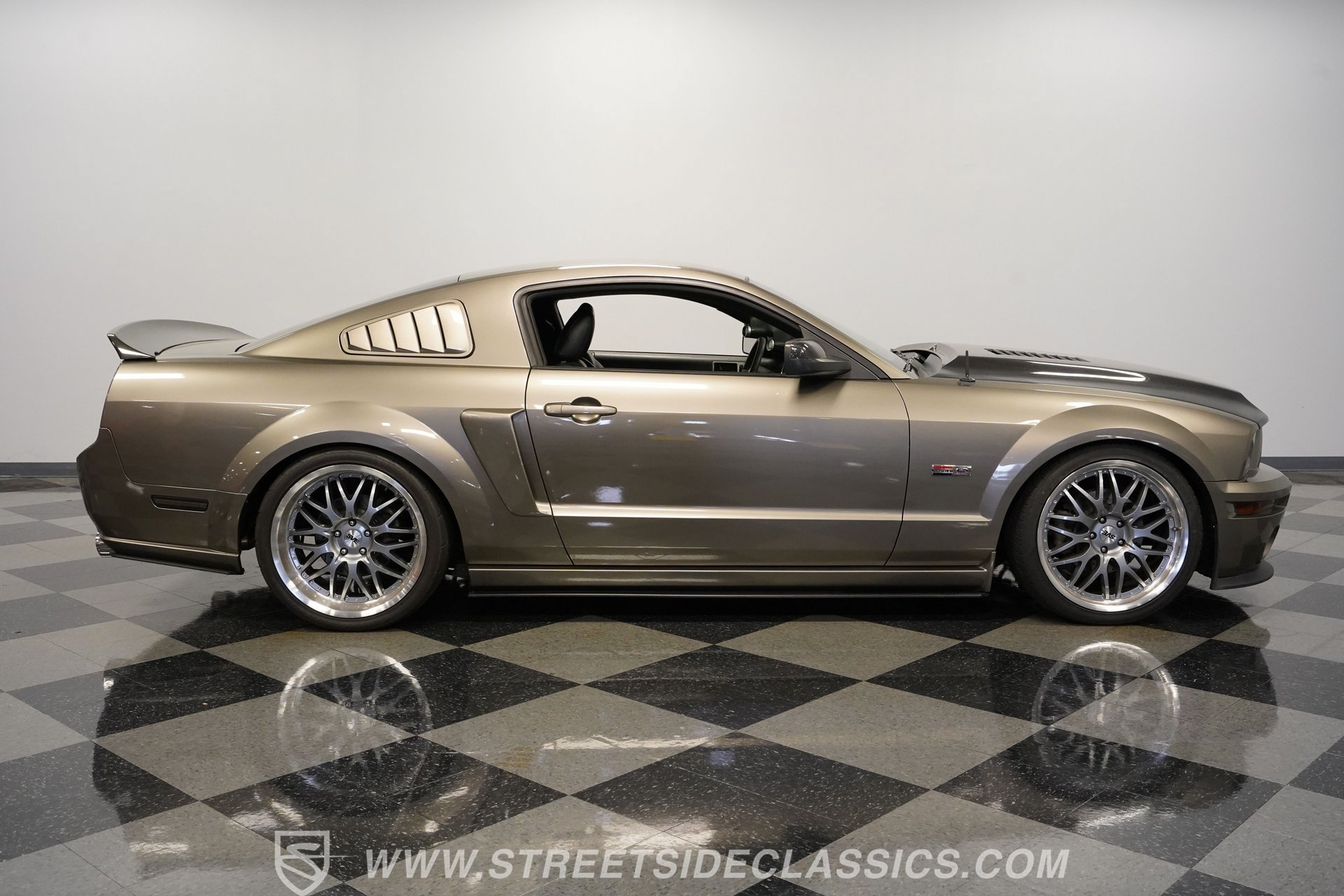 Used 2005 Ford Mustang GT RWD image 15
