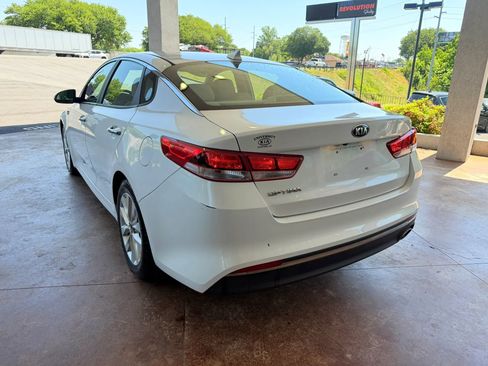 Used 2016 Kia Optima LX w/ Option Group 014 FWD image 4