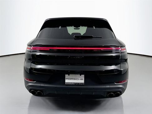 Certified 2025 Porsche Cayenne E-Hybrid AWD/4WD image 6
