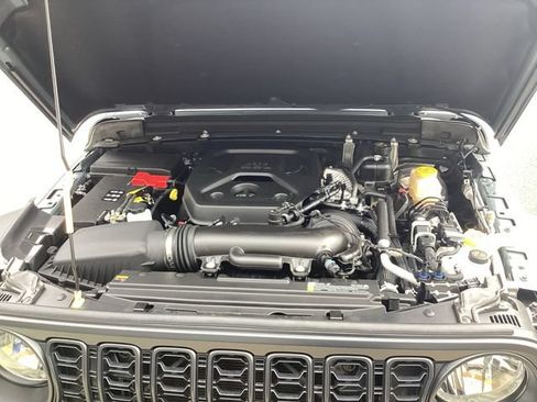 Used 2026 Jeep Wrangler Sport AWD/4WD image 18