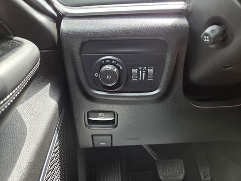 Used 2023 Jeep Grand Cherokee Overland RWD image 45