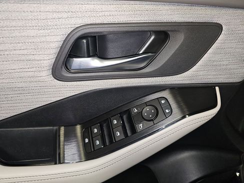 Used 2023 Nissan Rogue SV image 30