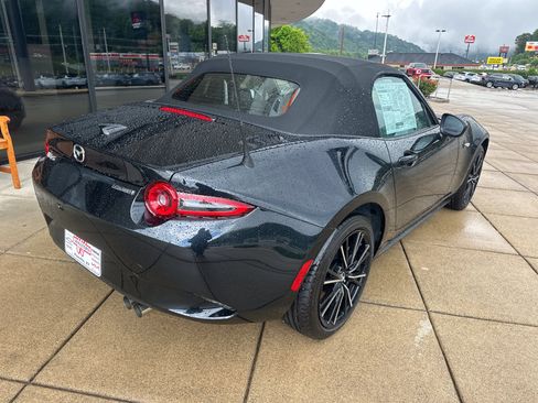 New 2026 MAZDA MX-5 Miata Grand Touring RWD image 2