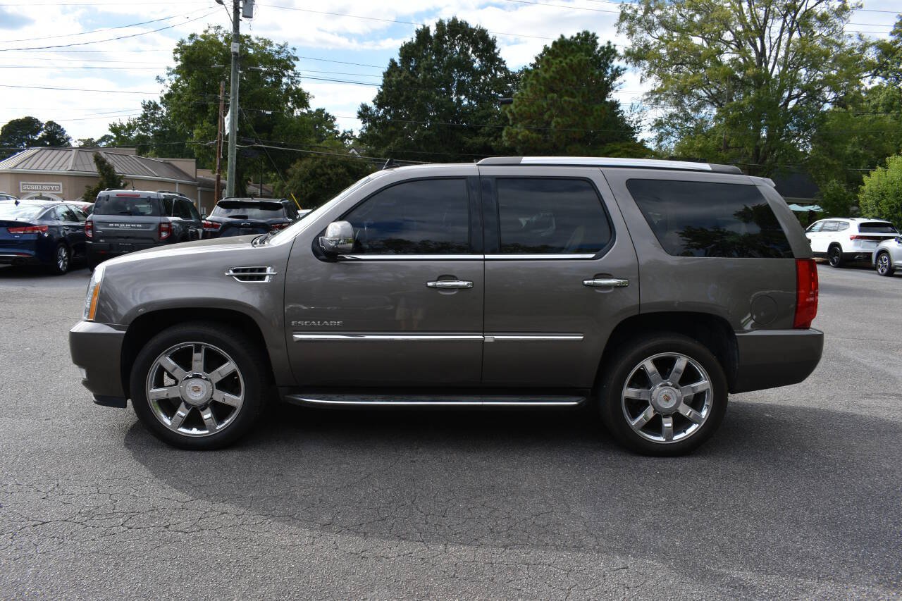 Used 2013 Cadillac Escalade Luxury AWD/4WD image 3