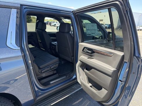 New 2026 Chevrolet Suburban LT w/ Comfort Package AWD/4WD image 28
