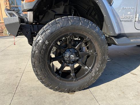 Used 2018 Jeep Wrangler Unlimited Sahara image 23