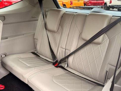 Used 2025 Volkswagen Atlas SEL Premium R-Line image 6