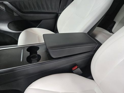 Used 2023 Tesla Model Y Long Range image 28