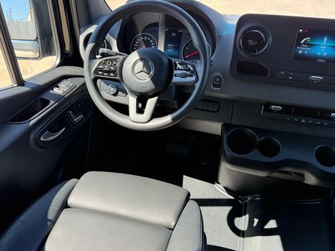 Used 2023 Mercedes-Benz Sprinter 3500 image 90