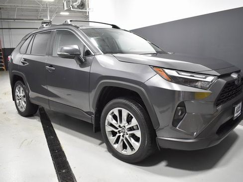 Used 2023 Toyota RAV4 XLE Premium image 7