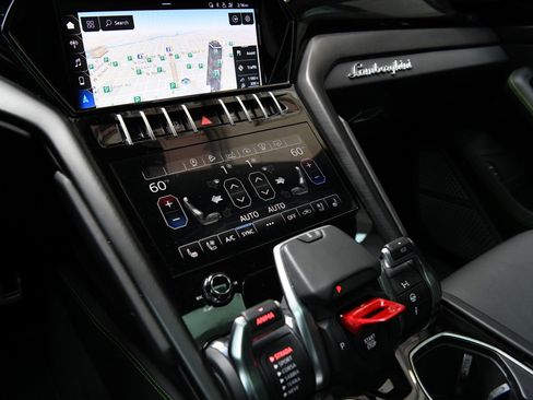 Used 2021 Lamborghini Urus image 20