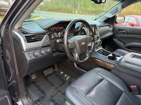 Used 2018 Chevrolet Suburban LT w/ LT Signature Package image 15