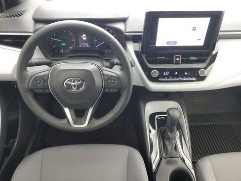 Used 2024 Toyota Corolla SE w/ SE Package image 17