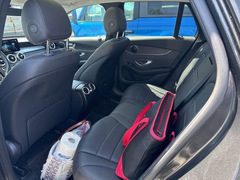 Used 2021 Mercedes-Benz GLC 300 4MATIC image 4