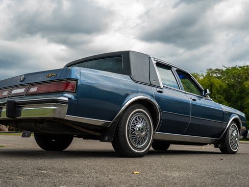 Used 1988 Chrysler Fifth Avenue RWD image 19
