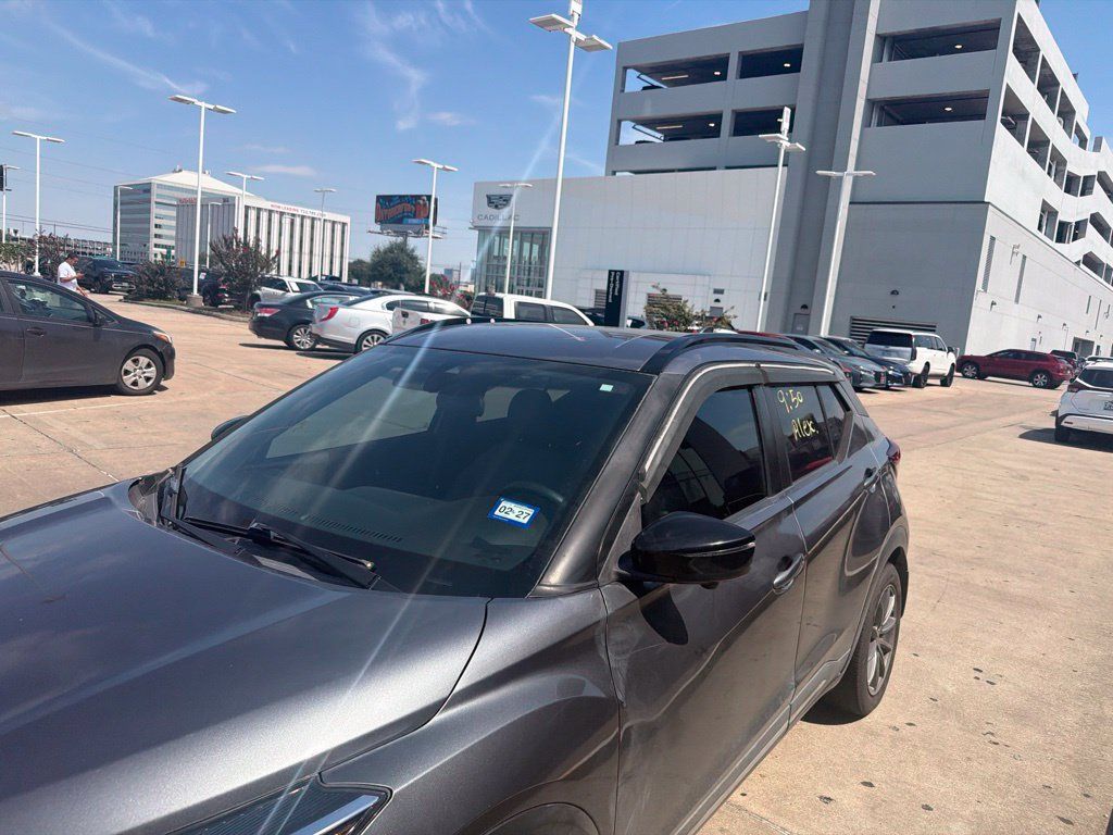 Used 2021 Nissan Kicks SR w/ SR Premium Package FWD image 11