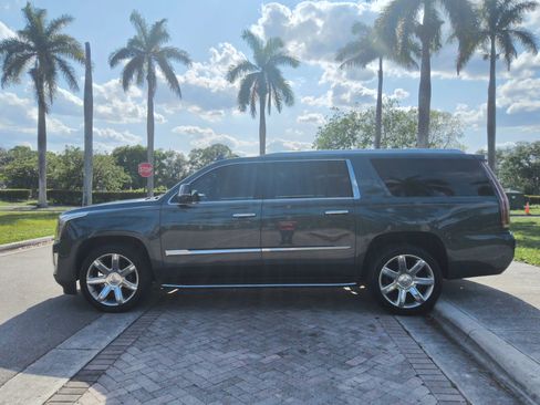 Used 2019 Cadillac Escalade ESV Luxury AWD/4WD image 17