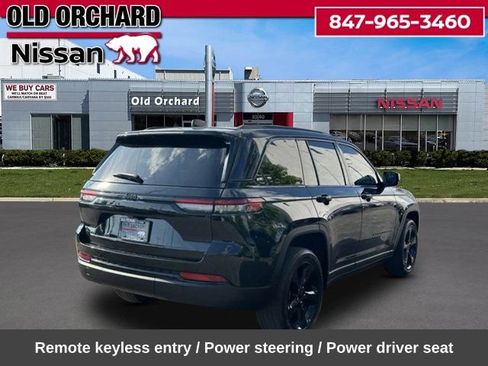Used 2023 Jeep Grand Cherokee Altitude AWD/4WD image 7