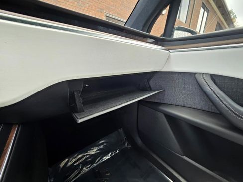 Used 2022 Tesla Model X image 56