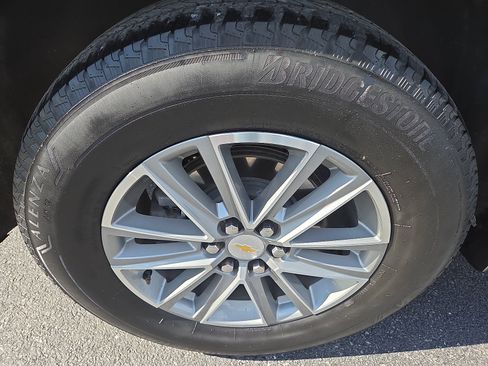 Used 2023 Chevrolet Traverse LT AWD/4WD image 10